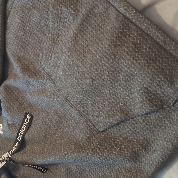 NEW BALANCE HOODIE GRAY, EXCELLENT USED CONDITION 🔥 - Picture 3 of 5